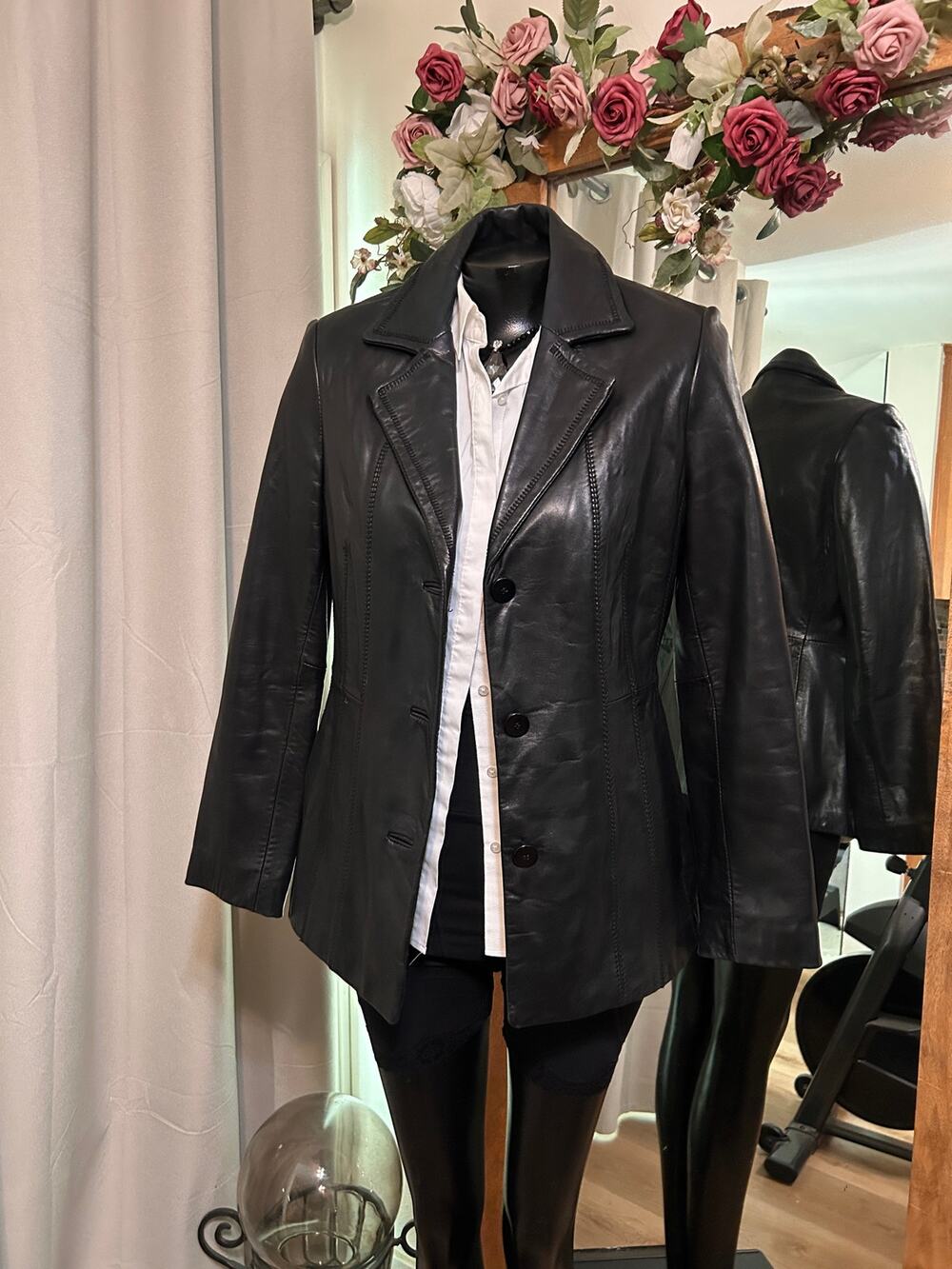 Jones New York Black Leather Blazer Jacket M MSRP $450 Tailored Vintage